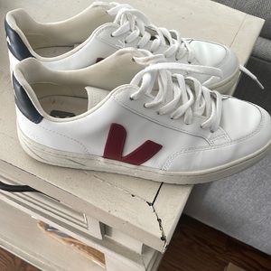 VEJA women’s sneaker